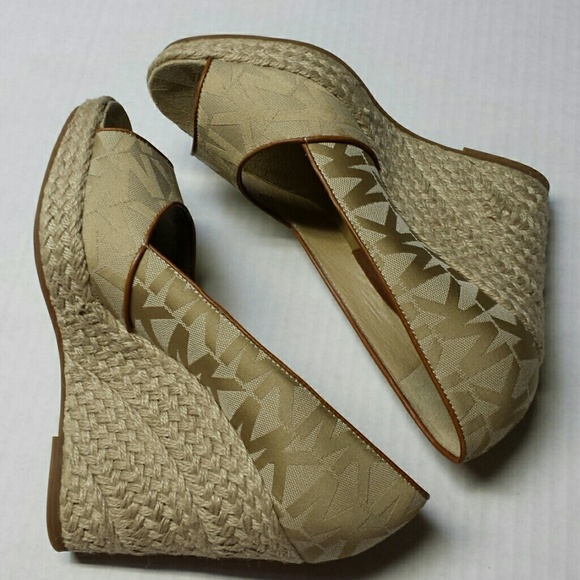 NWOT Michael Kors Wedges Beige/Tan Size 9.5M - Picture 2 of 8